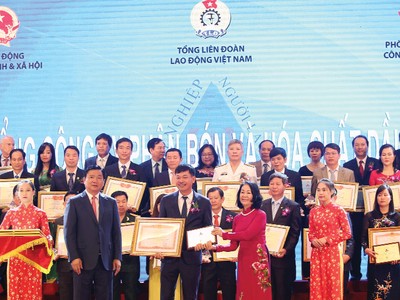 DPM là doanh nghiệp duy nhất ngành phân bón nhận giải thưởng Công ty niêm yết tốt nhất thuộc ngành nông nghiệp và phụ trợ