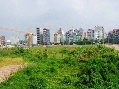 Việc cấp quyền sử dụng đất cho hộ gia đình mà thiếu thông tin thành viên đang làm khó các ngân hàng