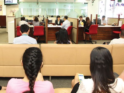 Sự cạnh tranh của 18 doanh nghiệp bảo hiểm nhân thọ đang tạo cho khách hàng những trải nghiệm tốt hơn. Ảnh: Lê Toàn   