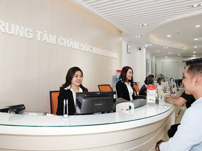 Trung tâm chăm sóc khách hàng phục vụ tất cả các nhu cầu của khách hàng, từ cung cấp thông tin về sản phẩm, tiếp nhận dịch vụ, hướng dẫn, đến theo dõi các thủ tục yêu cầu bồi thường