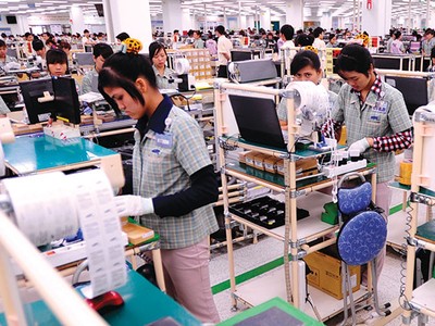 Năm 2016, khu vực FDI vừa bù đắp được nhập siêu của doanh nghiệp trong nước, vừa tạo ra xuất siêu gần 3 tỷ USD, đóng góp 20% GDP. Ảnh: Hà Thanh 