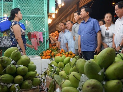 Bí thư Thăng thị sát chợ đầu mối nông sản Thủ Đức 
