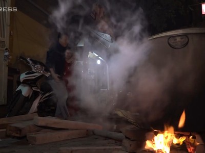 Người Hà Nội thức trắng đêm nấu bánh chưng