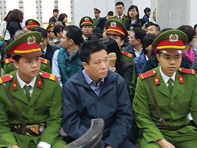 Bị cáo Hà Văn Thắm tại tòa