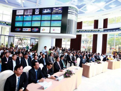 Đưa chứng quyền có bảo đảm lên niêm yết