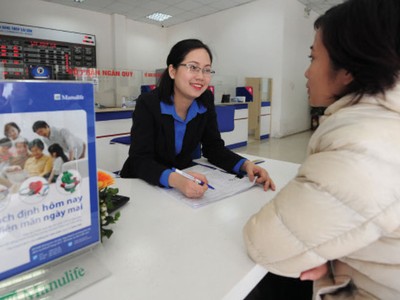 Một trong những vấn đề còn tồn tại trong mối hợp tác bảo hiểm-ngân hàng là thiếu sáng tạo và chủ động trong công tác khai thác khách hàng