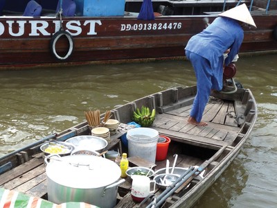 Bềnh bồng chợ nổi Cái Răng