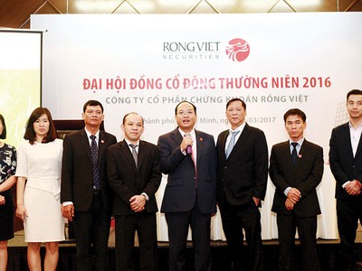 Hội đồng quản trị nhiệm kỳ 2017 - 2021 của 
Công ty Chứng khoán Rồng Việt ra mắt cổ đông