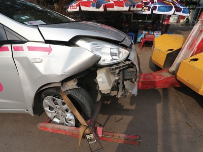 Để tăng doanh thu, không ít doanh nghiệp chấp nhận “ôm” cả các nghiệp vụ có rủi ro cao như nghiệp vụ bảo hiểm xe cơ giới hay bảo hiểm con người
