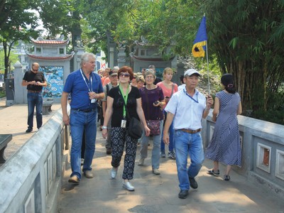 Năm 2016, Việt Nam thu hút hơn 10 triệu lượt khách quốc tế, tăng 26% so với năm 2015. Ảnh: Dũng Minh