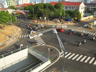 Toàn cảnh hầm chui - nút giao thông phía Tây sông Hàn.