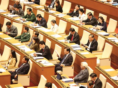 Trong năm 2017, sẽ trình Chính phủ thông qua đề nghị xây dựng Luật Chứng khoán sửa đổi và trình Quốc hội xem xét, quyết định