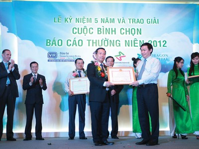 Tại Lễ kỷ niệm 5 năm Cuộc bình chọn năm 2012, ông Vương Đình Huệ trên cương vị 
Bộ trưởng Bộ Tài chính, đã đến chúc mừng các DN đạt giải, đồng thời trao kỷ niệm chương cho các thành viên Ban Tổ chức