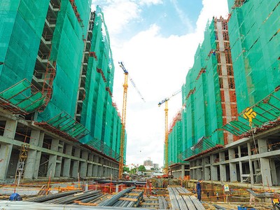 Chính sách thanh toán 1%/tháng trong 6 năm giúp người trẻ dễ dàng sở hữu nhà. Dự án cất nóc cuối tháng 6/2017