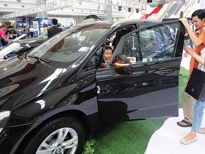 Rủi ro đua giá cổ phiếu ô tô