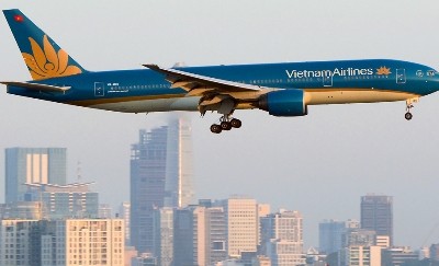 Boeing 777 – 200ER mang số hiệu VN – A143 cất cánh tại sân bay quốc tế Tân Sơn Nhất (Ảnh: yeumaybay.com)