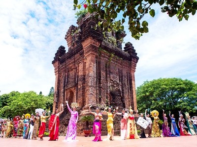 Chuyên nghiệp, sáng tạo và mới mẻ, đó là tất cả những gì người xem có thể cảm nhận được về cuộc thi Miss ASEAN Friendship 2017 đã diễn ra. Không đơn giản là một cuộc thi nhan sắc, đây còn là bài ca về văn hóa, con người và mối quan hệ hữu nghị, thân ái giữa các quốc gia thành viên khối ASEAN.