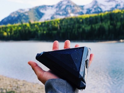 Sticky sounds, chiếc loa siêu cứng