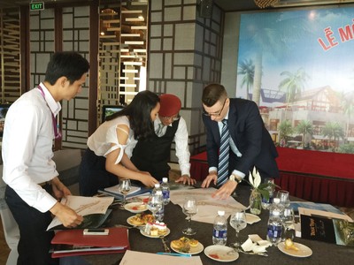 Nắm bắt nhu cầu của nhà đầu tư trong nước, nhiều công ty tư vấn đã tổ chức các buổi tọa đàm, giới thiệu chương trình đầu tư bất động sản ở nước ngoài. Ảnh: Bùi Trang