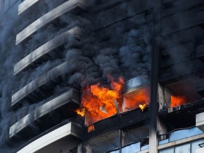 Cháy chung cư 36 tầng ở Mỹ, ba người chết