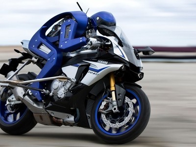 Robot lái xe máy như người thật của Yamaha 