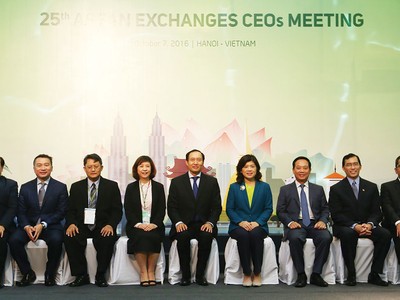 Lãnh đạo các sở giao dịch chứng khoán châu Á hội tụ tại Hà Nội năm 2016 cùng lãnh đạo ngành chứng khoán bàn thảo khả năng hợp tác, hội nhập và phát triển