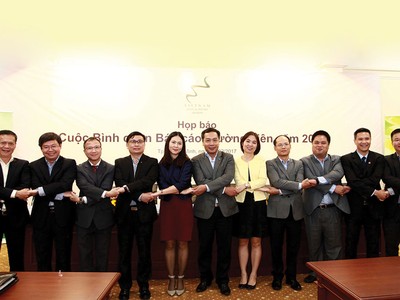 Trong năm thứ 10 này, Ban Tổ chức đã mời 4 công ty kiểm toán hàng đầu tham gia rà soát các báo cáo thường niên