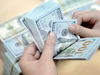 Ngân hàng Nhà nước hút ròng mạnh, lãi suất liên ngân hàng và tỷ giá liên tục nóng lên