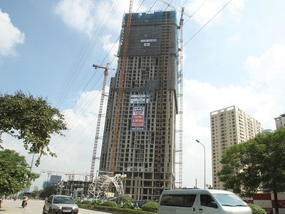 Nhiều khách hàng cũ của dự án HPC Landmark 105 đã nộp số tiền vượt quá giá trị hiện tại của căn hộ, nhưng để có thể nhận nhà vẫn phải đóng tiền tiếp. Ảnh: Dũng Minh