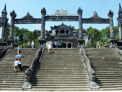 Đến Huế, để tâm hồn nhẹ như Sông Hương...