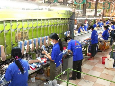 Sản xuất giày xuất khẩu tại Công ty Giày Thượng Đình