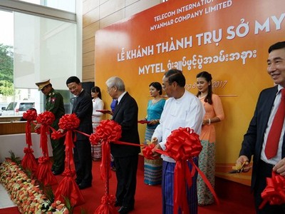 Tổng Bí thư Nguyễn Phú Trọng, Phó Tổng thống Myanmar U Myint Swe đã tới thăm và cắt băng khai trương trụ sở MyTel (công ty liên doanh giữa Việt Nam và Myanamar), tại thành phố Yangon.