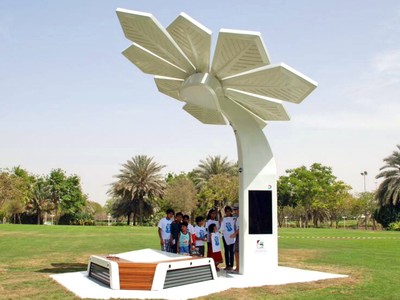 Dubai lắp “cây thông minh” phát Wi-Fi miễn phí