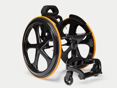 Chiếc xe lăn độc đáo trông tựa không khác một chiếc xe đua công thức 1