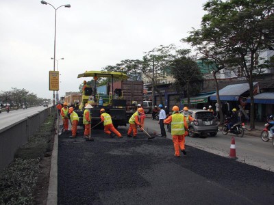 Thu phí bảo trì đường bộ mấy năm rồi, vì sao vẫn không có tiền sửa chữa đường?
