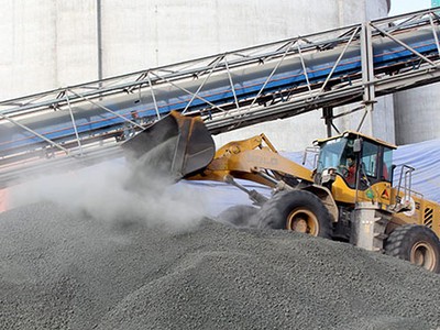 Bộ Xây dựng đề nghị UBND tỉnh Hòa Bình rà soát, đánh giá diện tích mỏ đất sét tại xã Đồng Tâm, huyện Lạc Thủy đề nghị bổ sung vào Quy hoạch thăm dò, khai thác và sử dụng khoáng sản làm xi măng ở Việt Nam cho nhà máy Xi măng Vissai Hà Nam