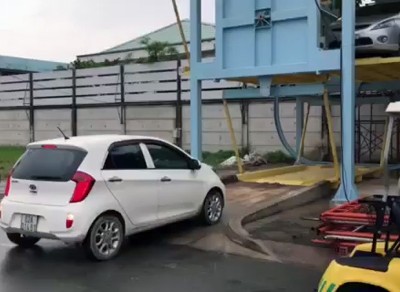 Thời gian đỗ một chiếc xe phụ thuộc vào thời gian thao tác vào/ra vị trí đỗ của tài xế.