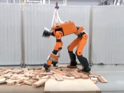 Robot cứu trợ thiên tai của Honda