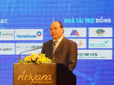 Thủ tướng Nguyễn Xuân Phúc phát biểu chỉ đạo tại Diễn đàn Đầu tư Đà Nẵng 2017 sáng 15/10. Ảnh: Hà Minh