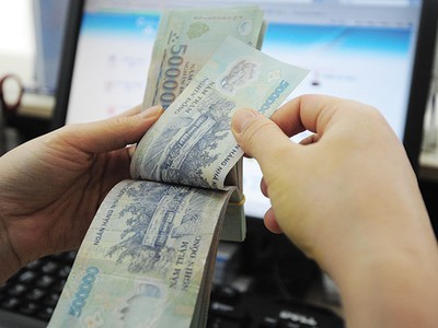 Không ít trường hợp giao dịch viên vướng mắc vào trách nhiệm hình sự chỉ từ những sự cố nghề nghiệp