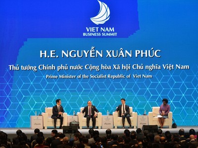 Thủ tướng Nguyễn Xuân Phúc: Chính phủ kiến tạo để doanh nghiệp an tâm kinh doanh