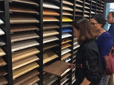 Tôi đi mua gỗ công nghiệp