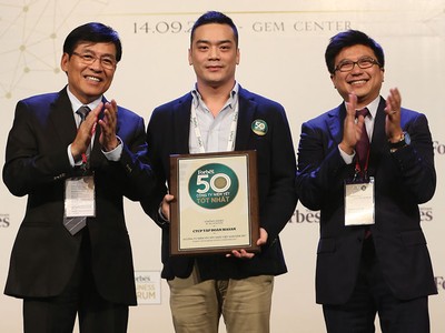 Đại diện Masan nhận chứng nhận Top 50 doanh nghiệp niêm yết tốt nhất từ Forbes Việt Nam.