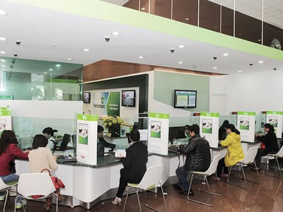 Thị trường chứng khoán khởi sắc, cơ hội để ngân hàng thoái vốn