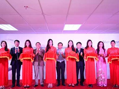 Lễ cắt băng khai trương Chi nhánh VietinBankSC tại Đà Nẵng.