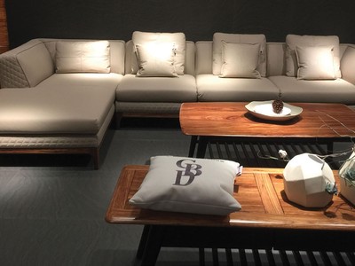 Những bộ sofa nảy ở Quảng Châu (Trung Quốc) có giá từ 5-10 triệu đồng/bộ. Về Việt Nam sẽ tăng giá từ 4 đến 5 lần