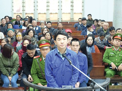 Bị cáo Saga tại tòa