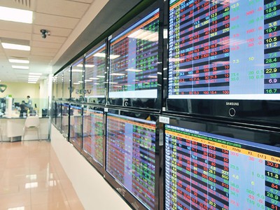 Dòng tiền vững, VN-Index sẽ còn tăng