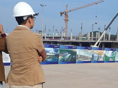 Nhiều dự án bất động sản lớn đang được đầu tư tại Vân Đồn. Ảnh: Việt Dương