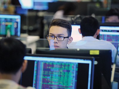 Để gia tăng thị phần môi giới, các CTCK cần nâng cao chất lượng dịch vụ tư vấn, cải thiện năng lực vốn và công nghệ 